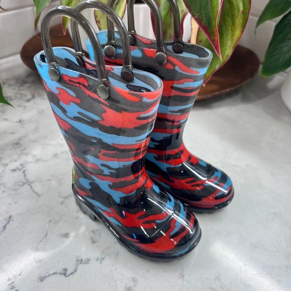 Western Chief Kids Beach Camo Lighted PVC Rain Boots Charcoal Red‎ Blue Size 5